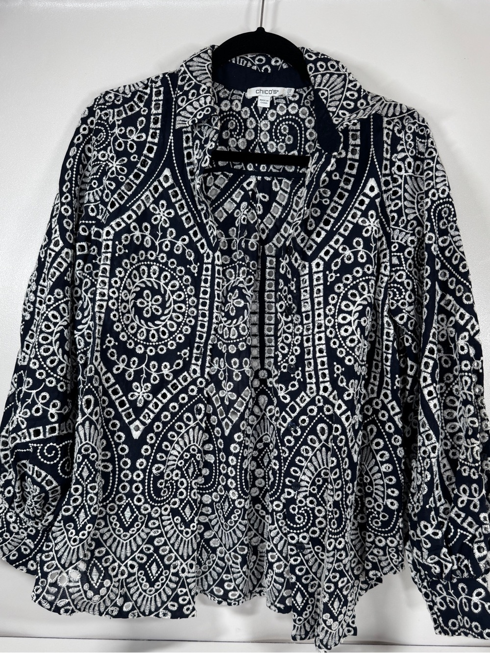 Chico’s Navy White Embroidered Eyelet Shirt Jacket Size 0.5 (6)